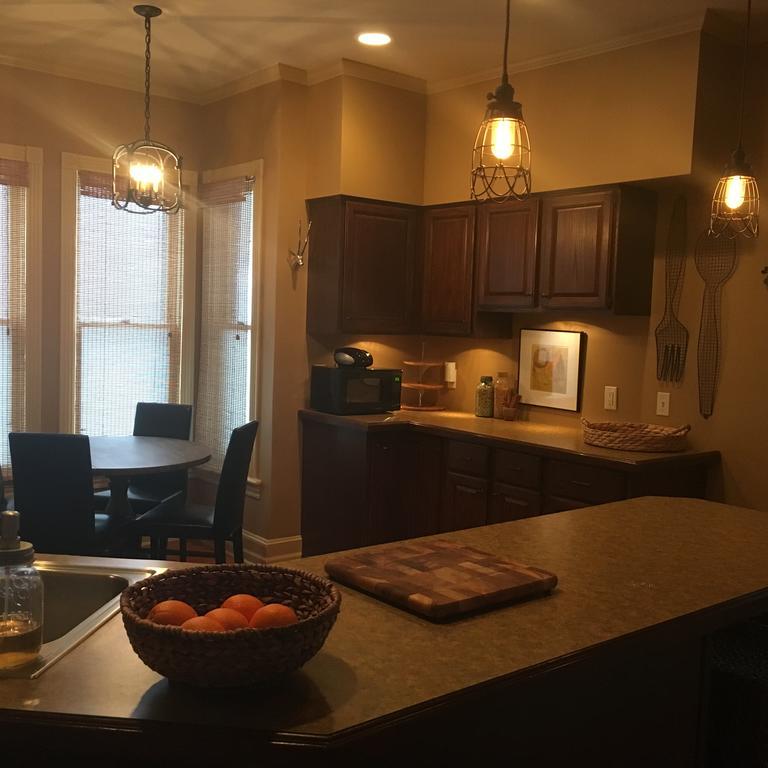 Kara'S Kottages Bed & Breakfast Каламазу Екстериор снимка