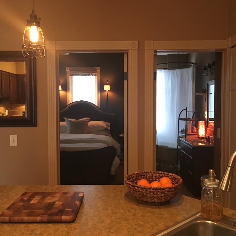 Kara'S Kottages Bed & Breakfast Каламазу Екстериор снимка